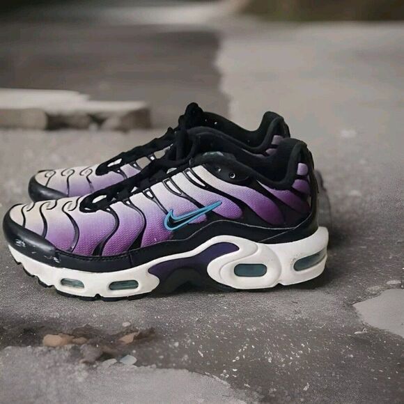 Nike Air Max Plus Low Athletic Running Shoes Youth Size 4.5 Women's Size 6 - Picture 1 of 7